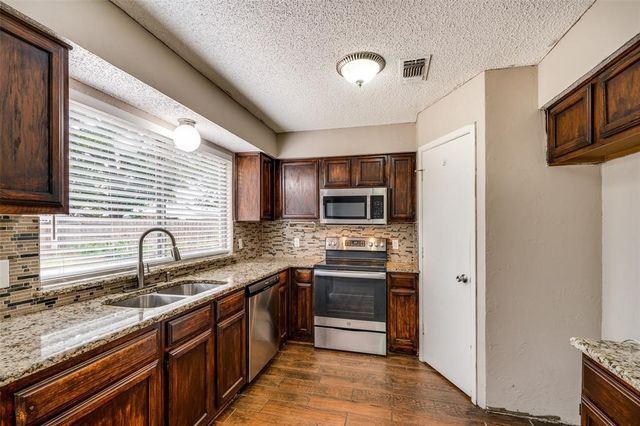 2626 Bennington Court, Grand Prairie, TX 75052