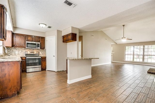 2626 Bennington Court, Grand Prairie, TX 75052