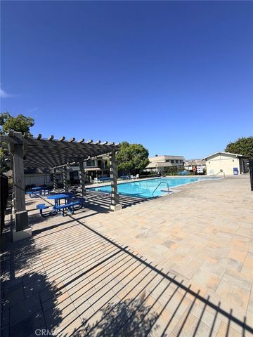 4194 Paseo De Oro, Cypress, CA 90630