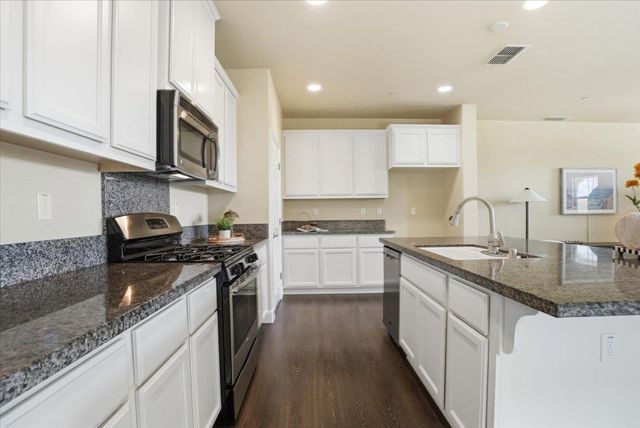 1567 Bonanza Ln, Folsom, CA 95630