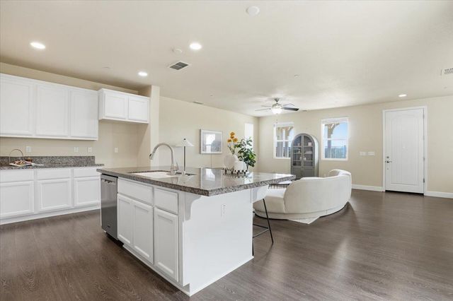 1567 Bonanza Ln, Folsom, CA 95630