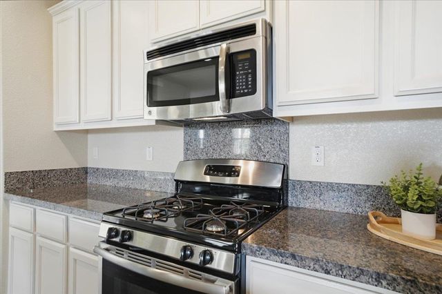 1567 Bonanza Ln, Folsom, CA 95630