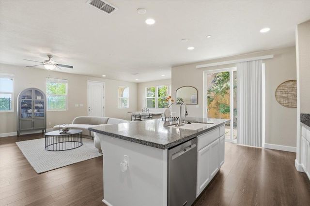 1567 Bonanza Ln, Folsom, CA 95630