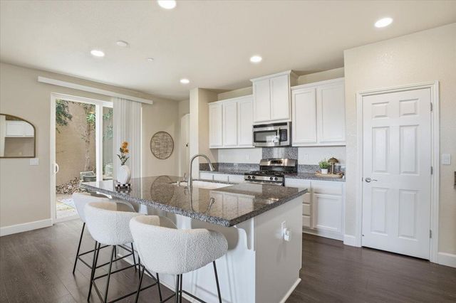 1567 Bonanza Ln, Folsom, CA 95630