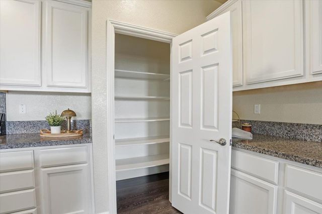 1567 Bonanza Ln, Folsom, CA 95630