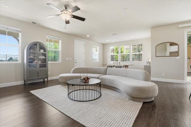 1567 Bonanza Ln, Folsom, CA 95630