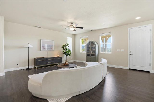 1567 Bonanza Ln, Folsom, CA 95630