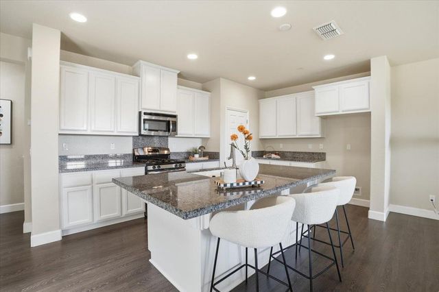 1567 Bonanza Ln, Folsom, CA 95630