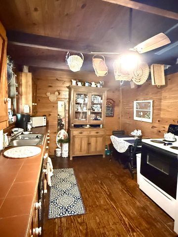 562 Junus Jackson Hollow Rd, Minor Hill, TN 38473
