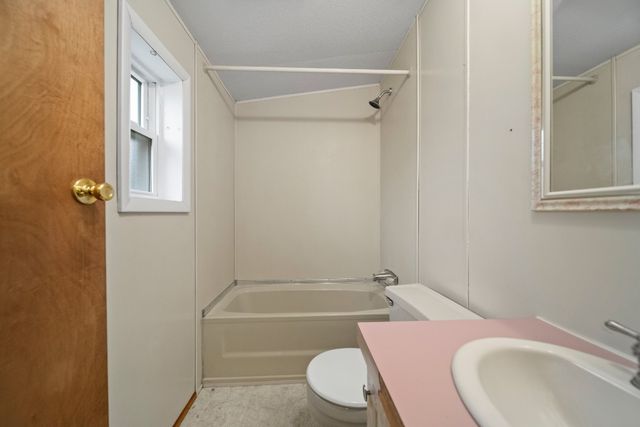 2136 KNOLL Avenue, Erie, PA 16510