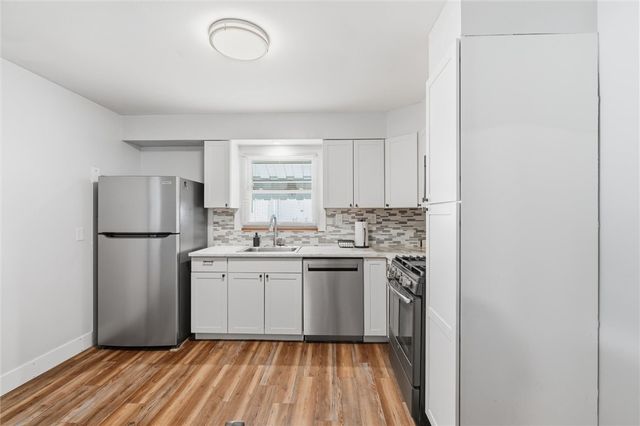 240 Waddell Ave, Donora, PA 15033