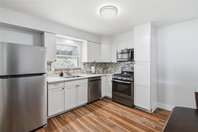 240 Waddell Ave, Donora, PA 15033