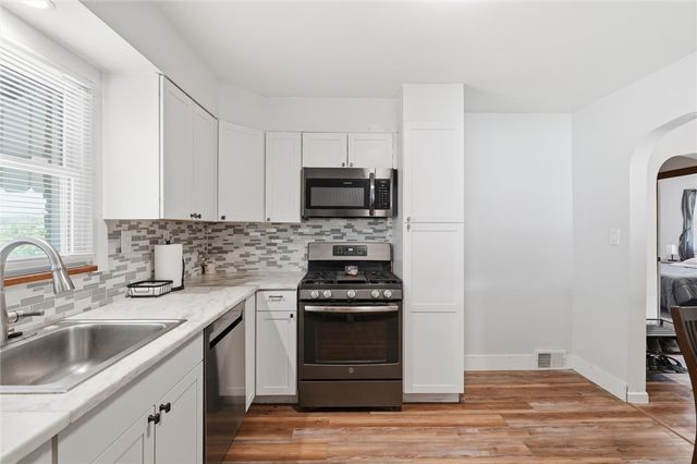 240 Waddell Ave, Donora, PA 15033