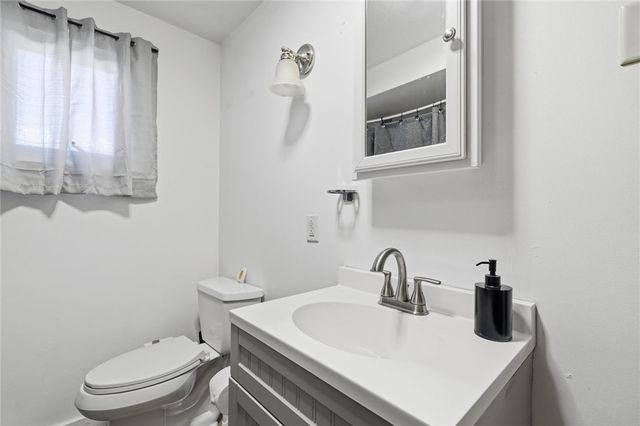 240 Waddell Ave, Donora, PA 15033