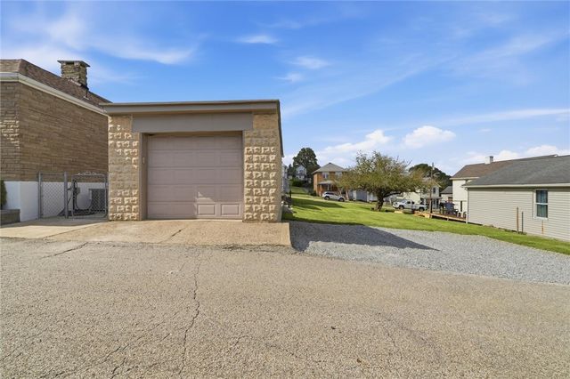 240 Waddell Ave, Donora, PA 15033