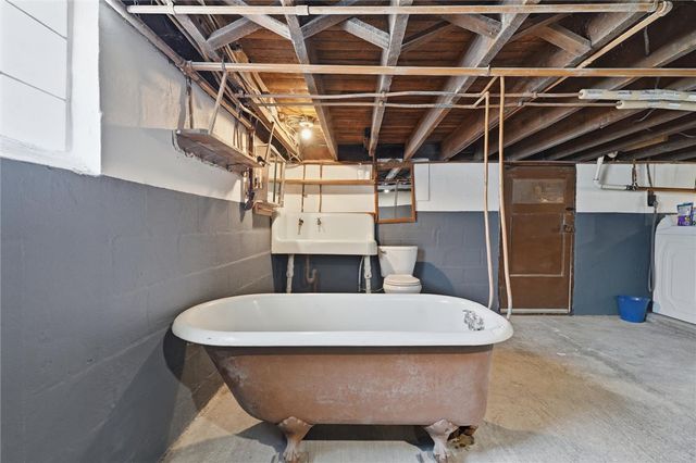 240 Waddell Ave, Donora, PA 15033