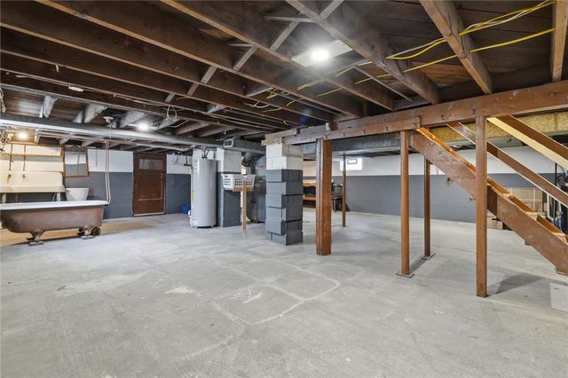 240 Waddell Ave, Donora, PA 15033