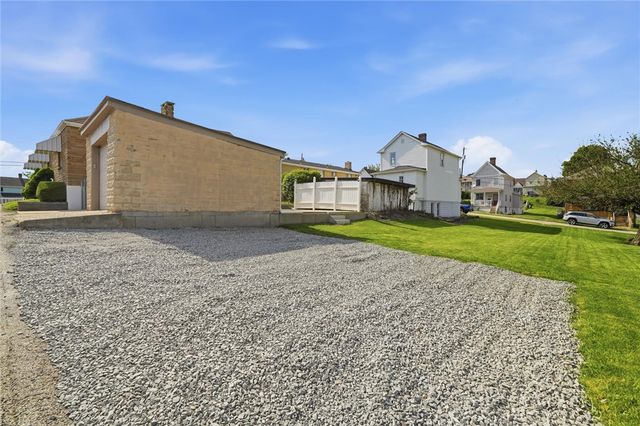 240 Waddell Ave, Donora, PA 15033
