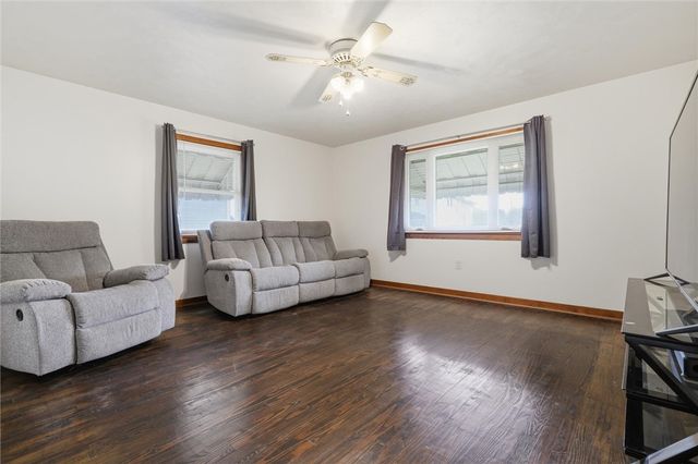 240 Waddell Ave, Donora, PA 15033