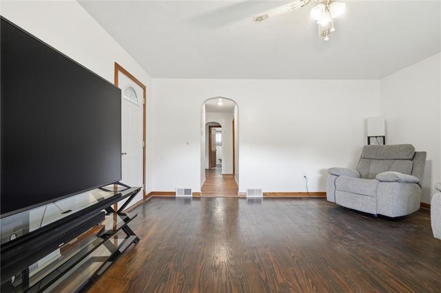 240 Waddell Ave, Donora, PA 15033