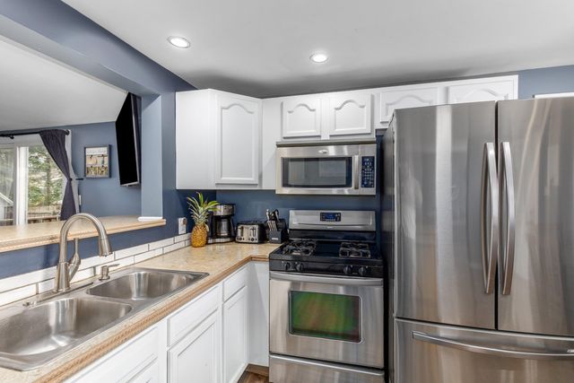 9915 Perry Street, Zeeland, MI 49464