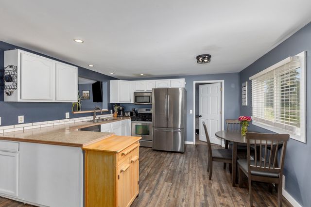 9915 Perry Street, Zeeland, MI 49464