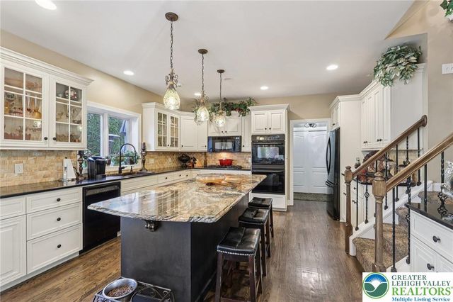 25 Saddle Lane, Easton, PA 18045