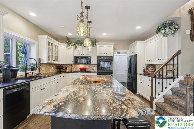 25 Saddle Lane, Easton, PA 18045