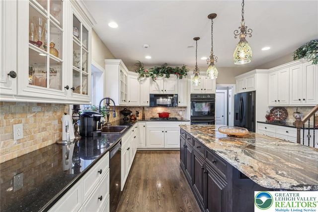 25 Saddle Lane, Easton, PA 18045