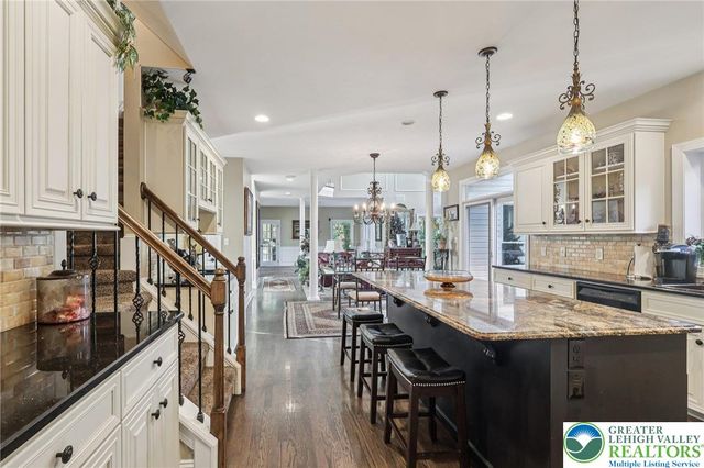 25 Saddle Lane, Easton, PA 18045