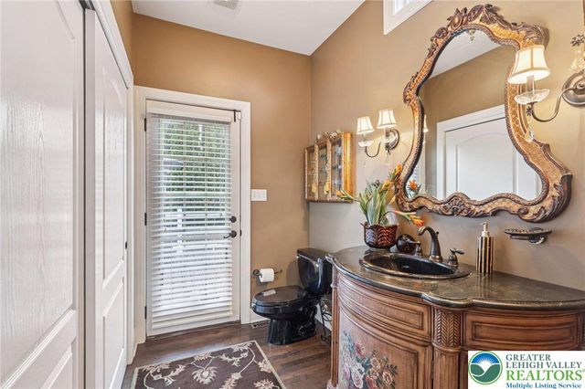 25 Saddle Lane, Easton, PA 18045