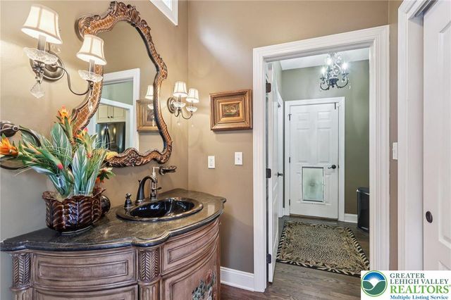 25 Saddle Lane, Easton, PA 18045