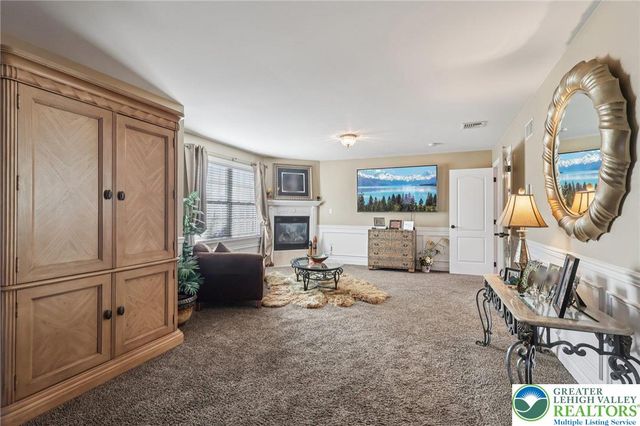 25 Saddle Lane, Easton, PA 18045