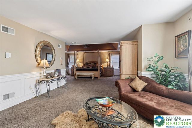 25 Saddle Lane, Easton, PA 18045