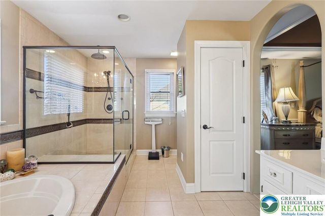 25 Saddle Lane, Easton, PA 18045