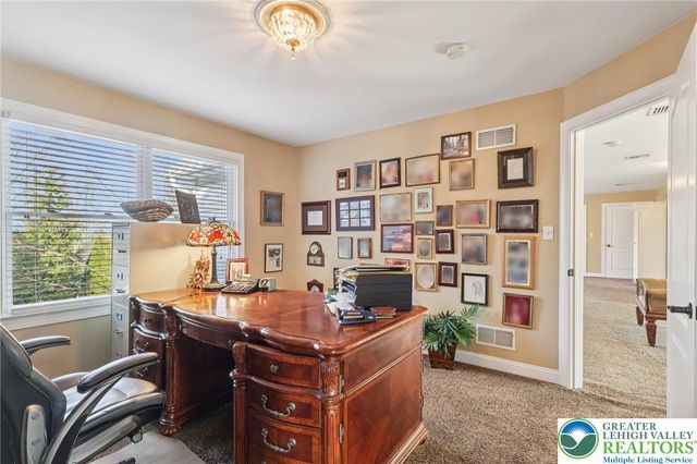 25 Saddle Lane, Easton, PA 18045