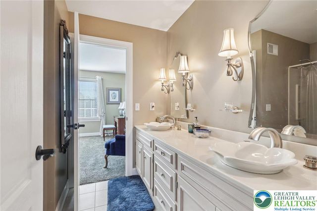 25 Saddle Lane, Easton, PA 18045