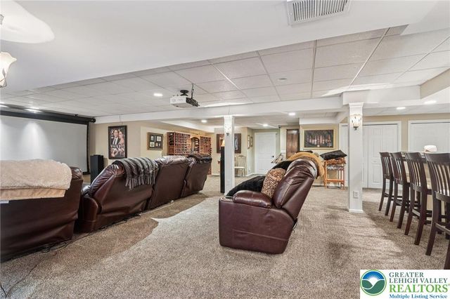 25 Saddle Lane, Easton, PA 18045