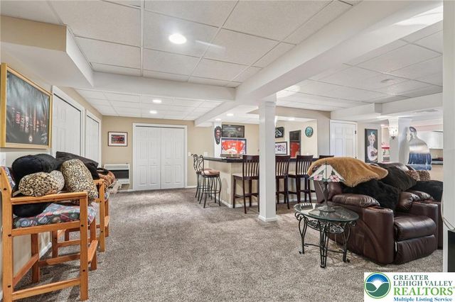 25 Saddle Lane, Easton, PA 18045