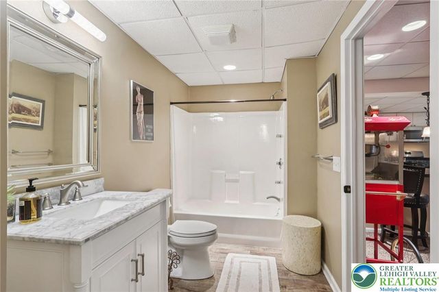 25 Saddle Lane, Easton, PA 18045