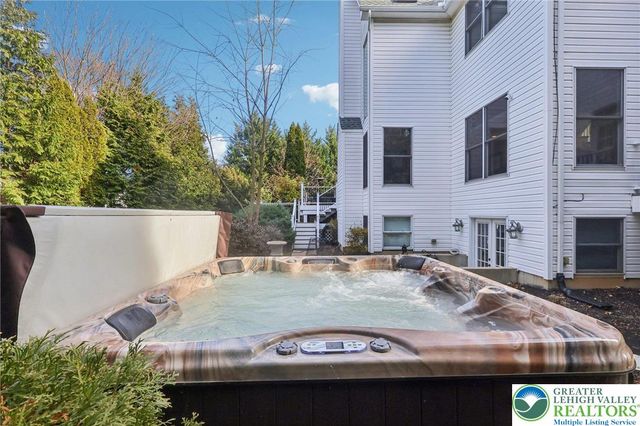 25 Saddle Lane, Easton, PA 18045