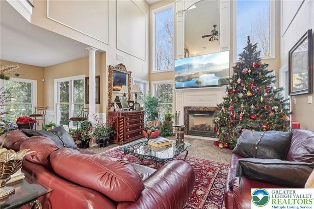 25 Saddle Lane, Easton, PA 18045