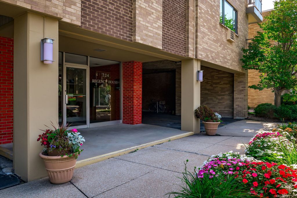 224 N Kenilworth Avenue 2B, Oak Park, IL 60302 — photo 3