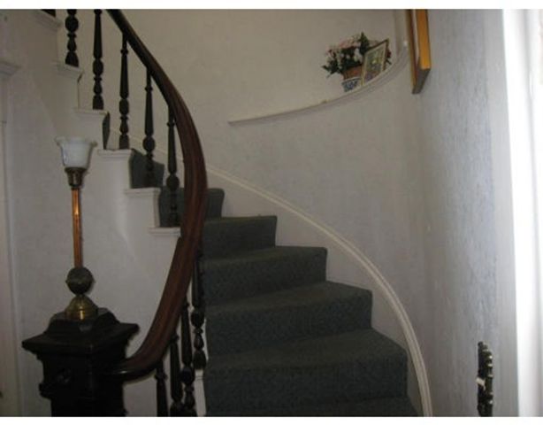 32 Floyd St 2, Waltham, MA 02453