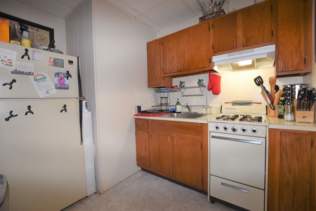 32 Floyd St 2, Waltham, MA 02453