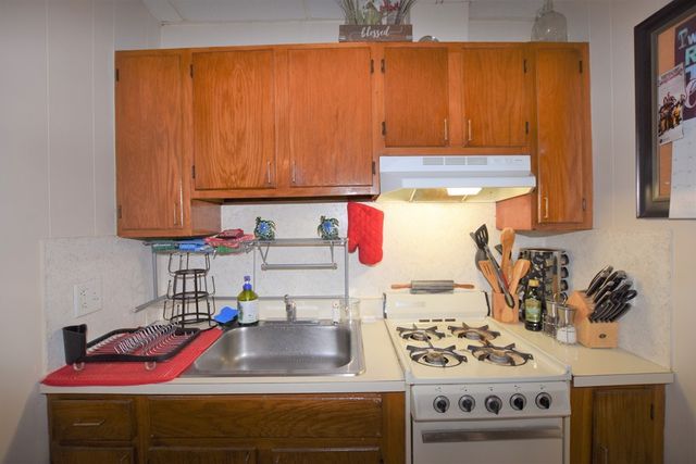 32 Floyd St 2, Waltham, MA 02453