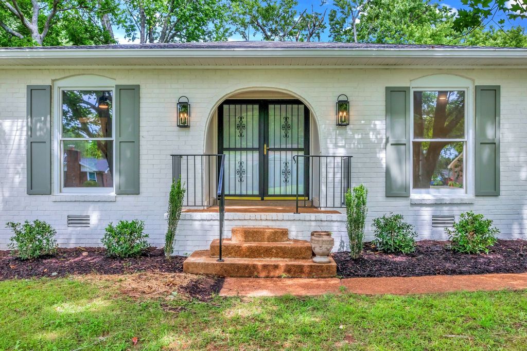 2302 Surrey Dr, Murfreesboro, TN 37129