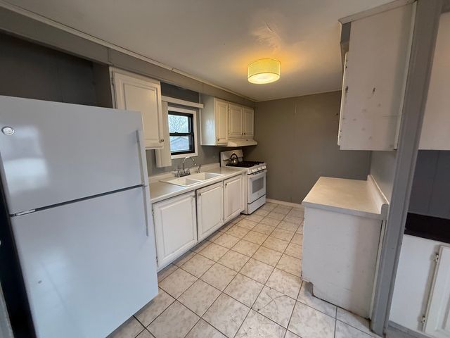 3910 Ingleside Place, Park City, IL 60085