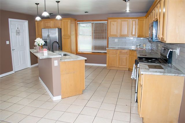 1378 Robbins Station Rd, North Huntingdon, PA 15642