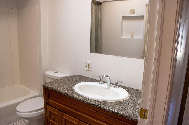 1378 Robbins Station Rd, North Huntingdon, PA 15642